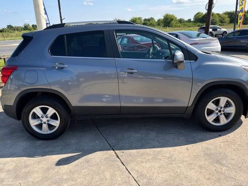 Used 2020 Chevrolet Trax LT FWD image 5