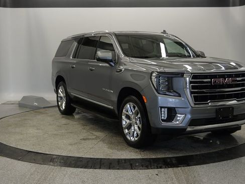 Used 2021 GMC Yukon XL SLT w/ SLT Premium Package image 15