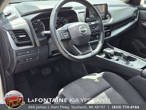 Used 2025 Nissan Rogue SV FWD image 11