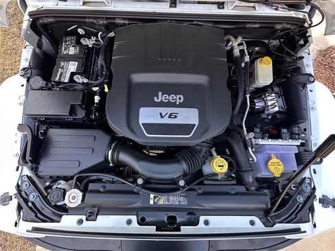 Used 2017 Jeep Wrangler Unlimited Sahara image 55