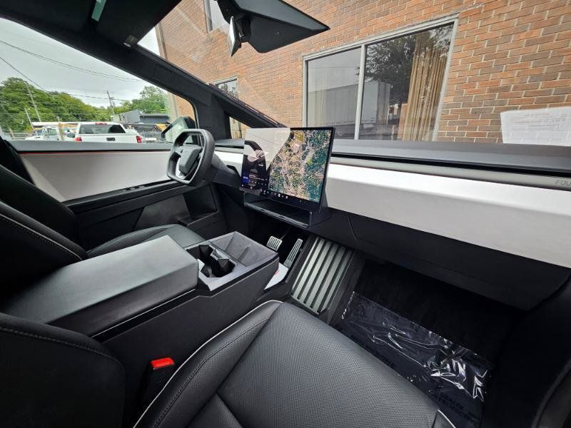 Used 2024 Tesla Cybertruck AWD Crew Cab image 66