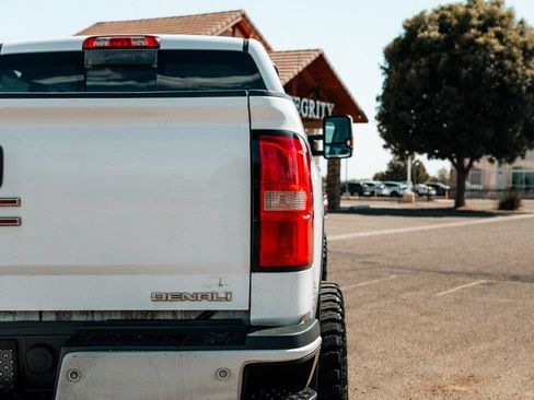 Used 2018 GMC Sierra 2500 Denali w/ Duramax Plus Package AWD/4WD image 15