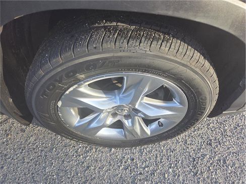 Used 2015 Toyota Highlander Limited w/ Driver Technology Package image 10