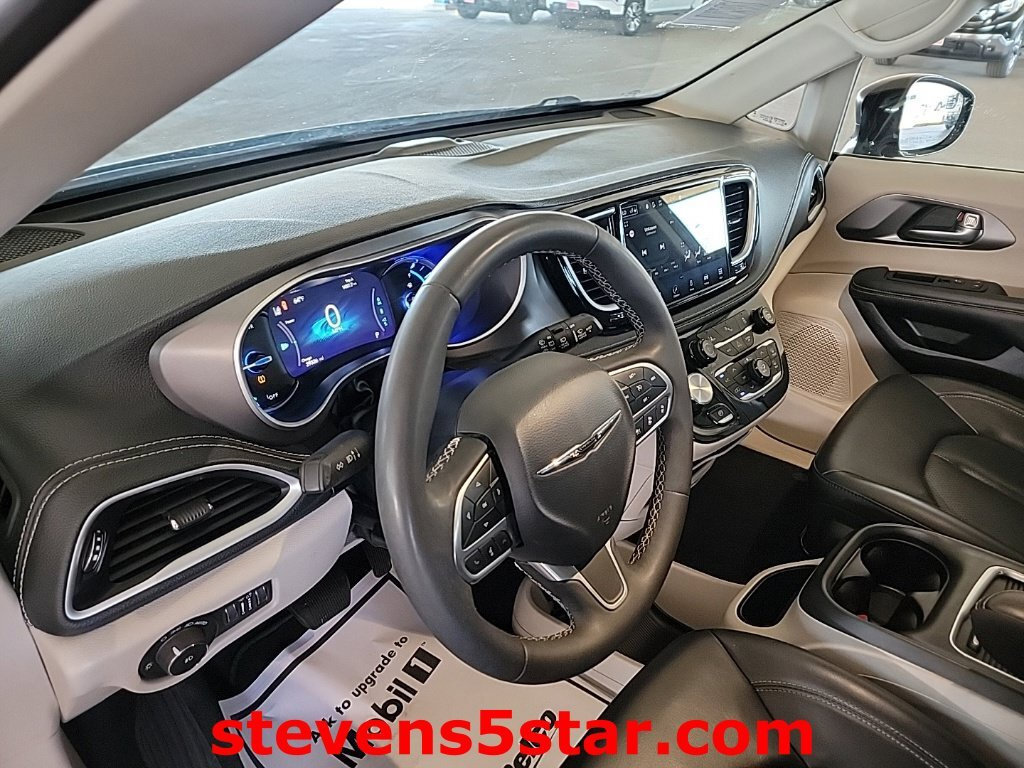 Used 2023 Chrysler Pacifica Touring-L FWD image 14