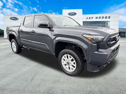 Used 2025 Toyota Tacoma SR image 1