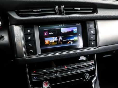 Used 2017 Jaguar XF Premium image 20