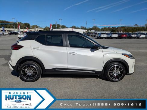 Used 2024 Nissan Kicks SR image 5