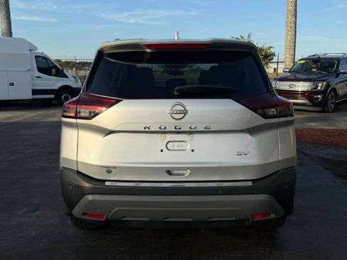 Used 2022 Nissan Rogue SV w/ SV Premium Package image 5