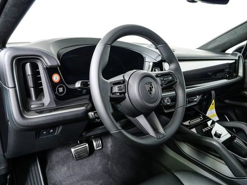 New 2026 Porsche Cayenne Turbo image 4