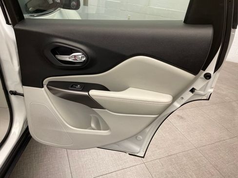Certified 2021 Jeep Cherokee Limited w/ Elite Package FWD image 29