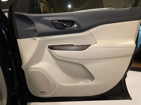 Certified 2022 GMC Acadia Denali w/ Denali Ultimate Package image 21