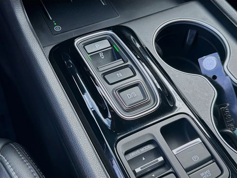 Used 2024 Honda Pilot Touring image 16