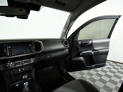 Used 2018 Toyota Tacoma SR5 image 20