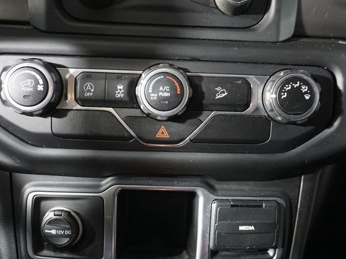 Used 2018 Jeep Wrangler Unlimited Sport AWD/4WD image 15