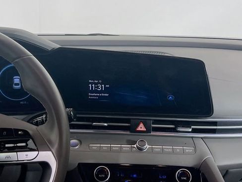 Used 2025 Hyundai Elantra SEL FWD image 13