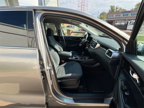 Used 2018 Kia Sorento L image 38