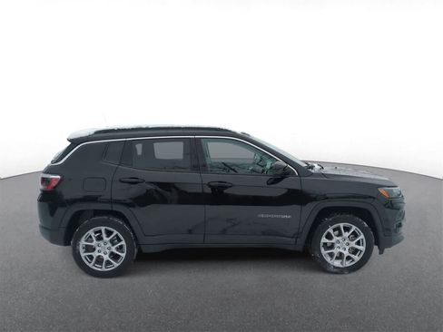 Certified 2022 Jeep Compass Latitude image 9