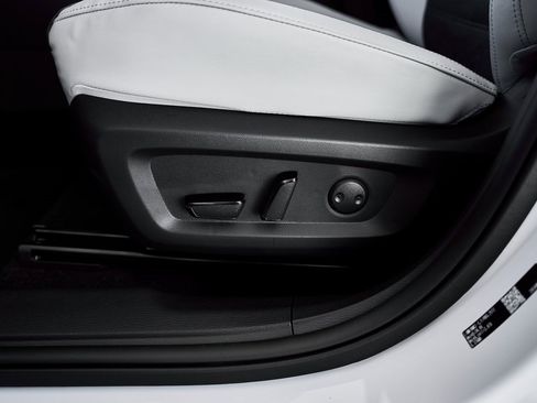 New 2026 Mitsubishi Outlander SE image 23