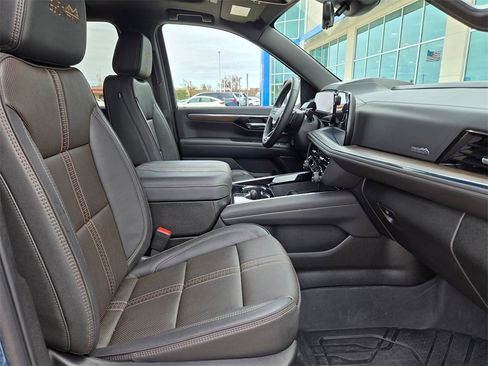 Used 2025 Chevrolet Suburban High Country image 28