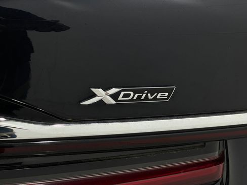 Used 2021 BMW 750i xDrive w/ Executive Package AWD/4WD image 39