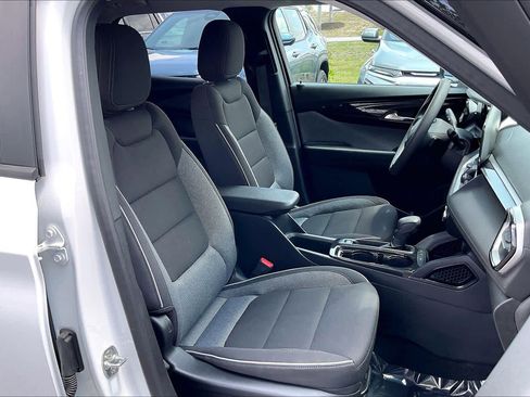 Used 2025 Chevrolet TrailBlazer LS w/ LS Convenience Package FWD image 8