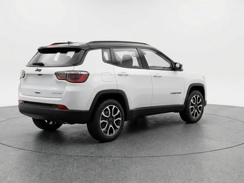 Used 2025 Jeep Compass Trailhawk AWD/4WD image 9