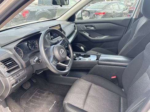 Used 2024 Nissan Rogue SV FWD image 7