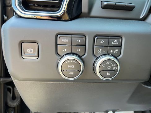 Used 2025 GMC Sierra 1500 Denali w/ Denali Reserve Package AWD/4WD image 23