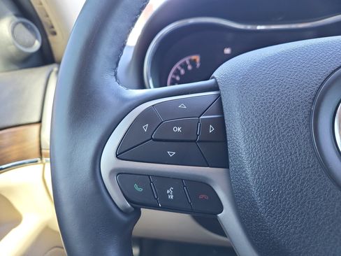 Used 2018 Jeep Grand Cherokee Limited image 19