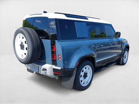 New 2025 Land Rover Defender 110 S image 5
