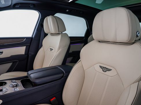 Certified 2023 Bentley Bentayga AWD/4WD image 16