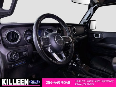 Used 2023 Jeep Wrangler Unlimited Sahara w/ Cold Weather Group AWD/4WD image 11