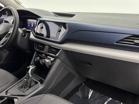 Used 2024 Volkswagen Taos SE image 33