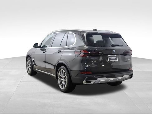 New 2026 BMW X5 xDrive50e image 3