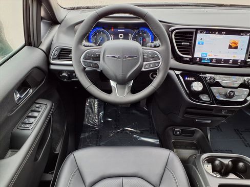 New 2026 Chrysler Voyager LX FWD image 3