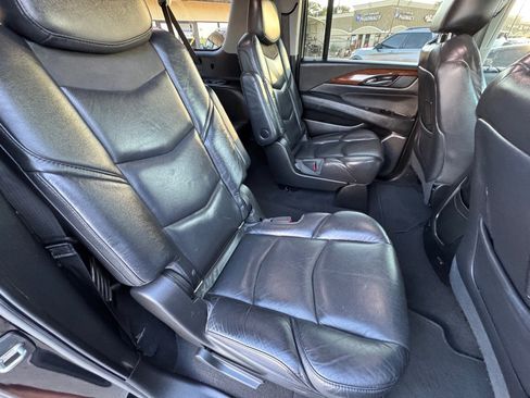 Used 2019 Cadillac Escalade ESV Luxury image 21
