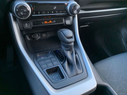 Used 2025 Toyota RAV4 XLE image 41