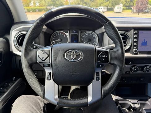Used 2022 Toyota Tacoma SR5 RWD image 16