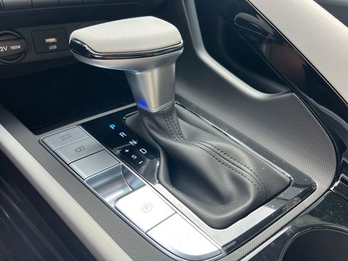 Certified 2025 Hyundai Elantra Limited FWD image 31