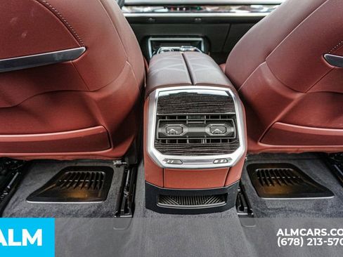 Used 2025 BMW i7 eDrive50 w/ M Sport Package image 32