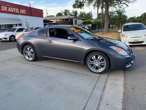 Used 2008 Nissan Altima 3.5 SE image 9