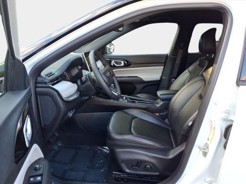 Used 2024 Jeep Compass Limited image 10