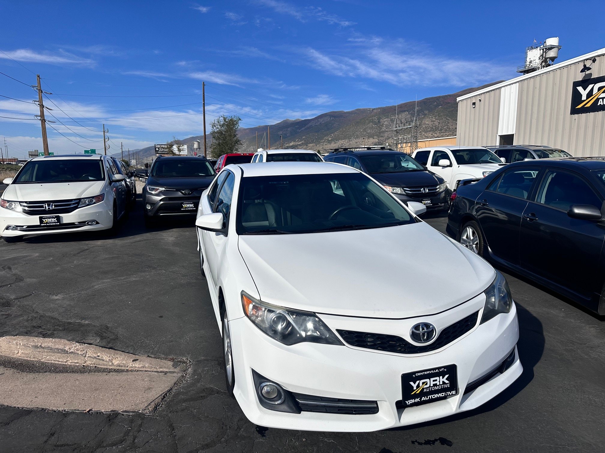 Used 2014 Toyota Camry SE FWD image 1