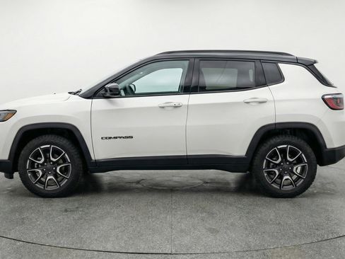 Used 2025 Jeep Compass Trailhawk AWD/4WD image 5