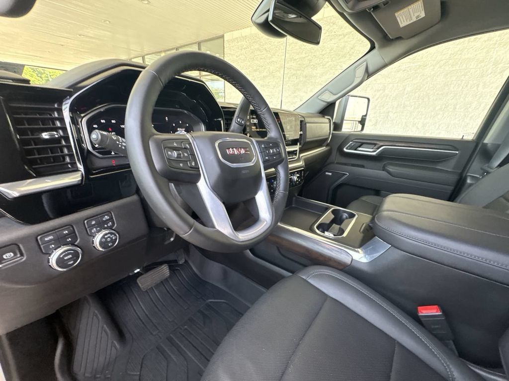 Certified 2025 GMC Sierra 2500 SLT w/ SLT Premium Package AWD/4WD image 10