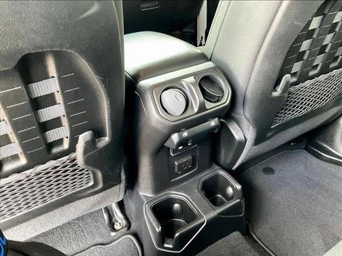 Used 2021 Jeep Wrangler Unlimited Rubicon w/ Cold Weather Group AWD/4WD image 23