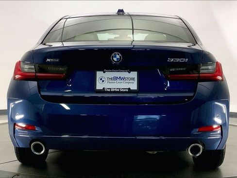 Used 2023 BMW 330i xDrive Sedan w/ Premium Package AWD/4WD image 3