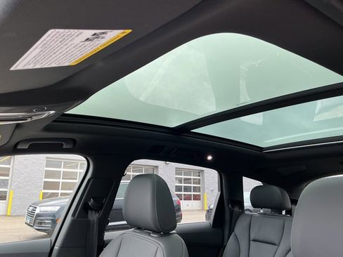 Used 2025 Audi Q7 2.0T Premium w/ Convenience Plus Package image 11