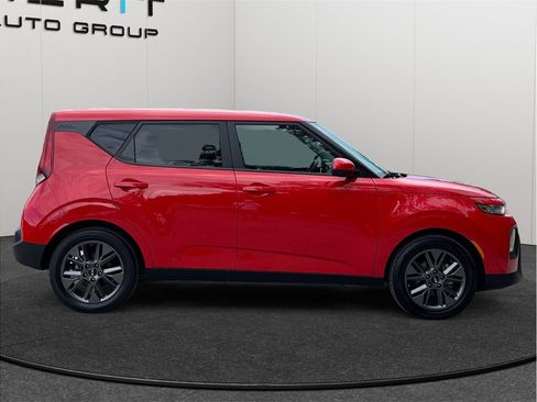 Used 2021 Kia Soul S FWD image 10
