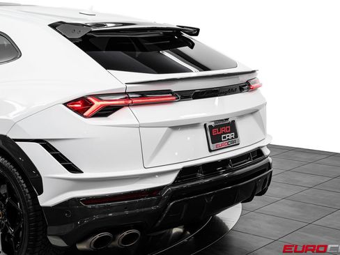 Used 2023 Lamborghini Urus Performante AWD/4WD image 22